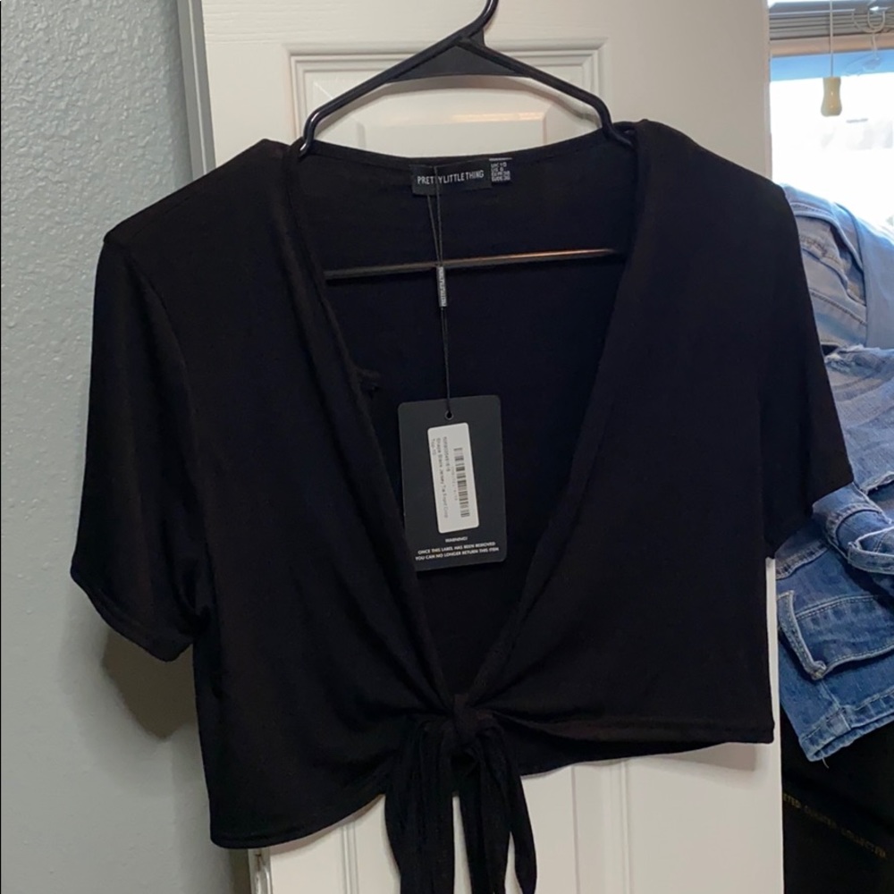 Pretty Little Thing black crop top
